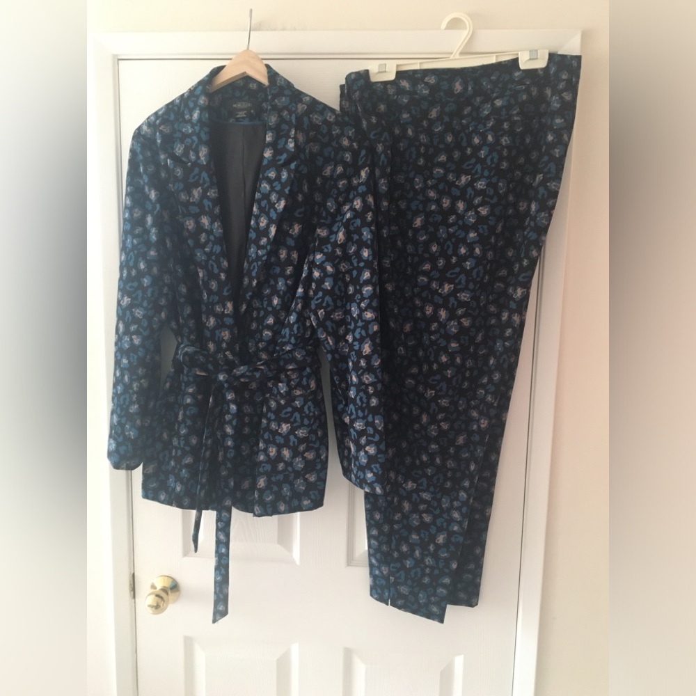 Sz 22 and 24 Michel studio 2piece suit